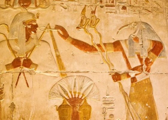 Thoth (right) offers Seti (left) an "Ankh" and a Cadus Staff Sign, the Ankh "key of life" is pointed at his mouth. (Photo:wayofhermes.com)