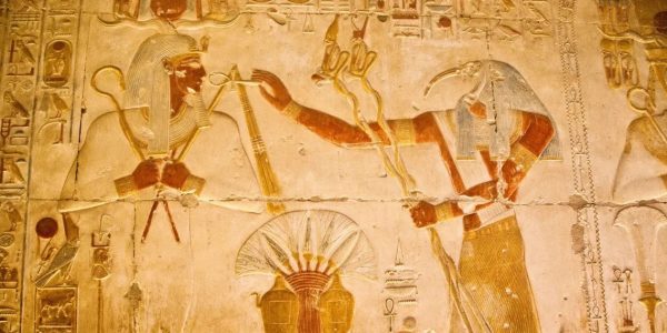 Thoth (right) offers Seti (left) an "Ankh" and a Cadus Staff Sign, the Ankh "key of life" is pointed at his mouth. (Photo:wayofhermes.com)