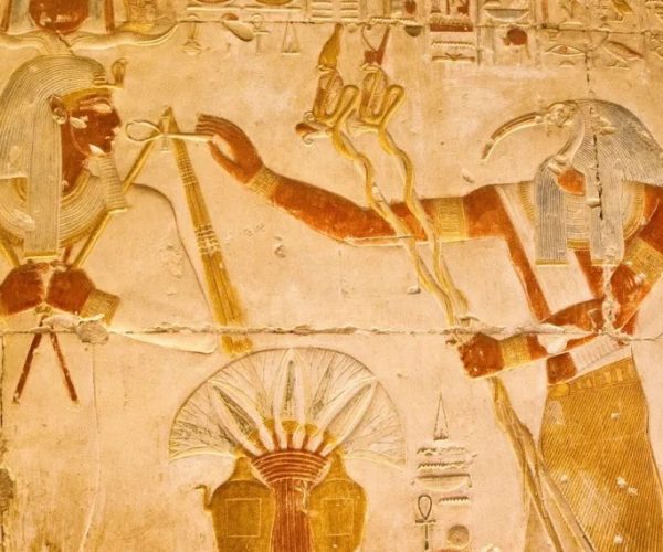 Thoth (right) offers Seti (left) an "Ankh" and a Cadus Staff Sign, the Ankh "key of life" is pointed at his mouth. (Photo:wayofhermes.com)