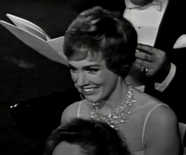 Julie Andrews at the 1965 Oscars (Photo: youtube screenshot)