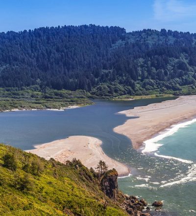 Klamath River ends at the Pacific Ocean in Northern California. The Klamath River flows 257 miles through Oregon and northern California, emptying into the Pacific Ocean in Klamath, California.