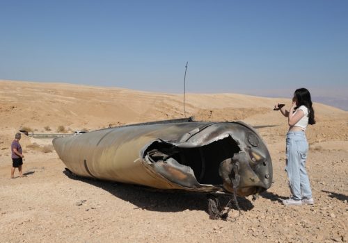 People inspect the remains of an Iranian ballistic missile outside the city of Arad, southern Israel, October 02, 2024. According to the Israeli military, Iran launched over 180 ballistic missiles at Israel on the evening of October 1, with sirens sounding across the country.  (Photo:EPA-EFE/ABIR SULTAN)