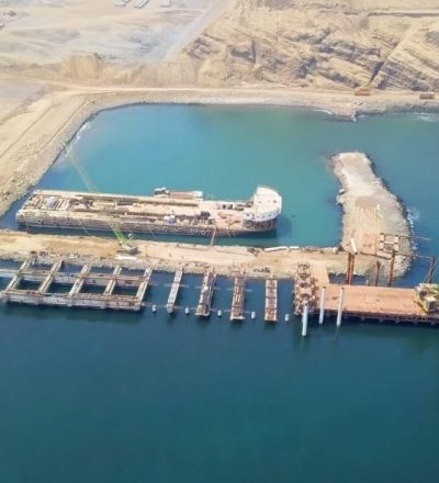 Construction of the new Chancay Multipurpose Port Terminal in Peru. It is located in the coastal city of Huaral in the Bay of Chancay, 50 miles north of Lima. It is being developed by the Peruvian subsidiary of China's Cosco Shipping Ports. (Photo: peru-retail.com)