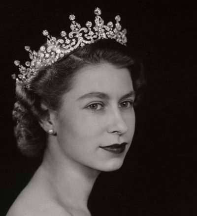 Detail.Queen Eelizabeth II 26/february/1952 (Photo: Dorothy Wilding/The Jewellery Editor)