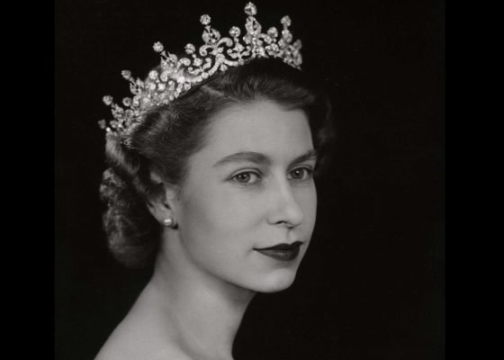 Detail.Queen Eelizabeth II 26/february/1952 (Photo: Dorothy Wilding/The Jewellery Editor)