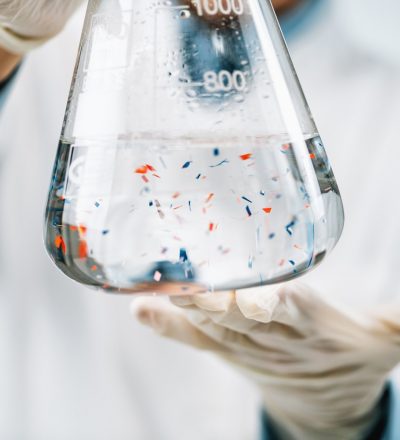 Laboratory analysis of microplastics. (Photo:© Microgen|Dreamstime.com)